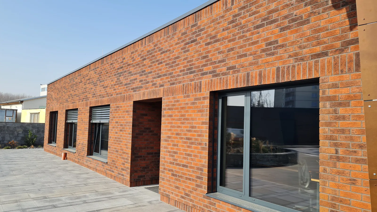 King Klinker Bengali Night brick slips on a building