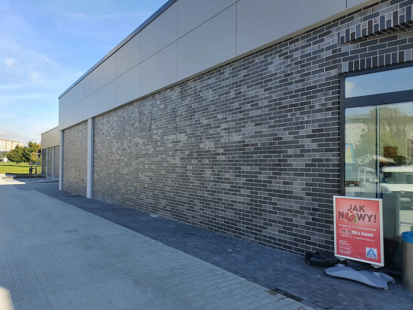 King Klinker Black River brick slips on a building