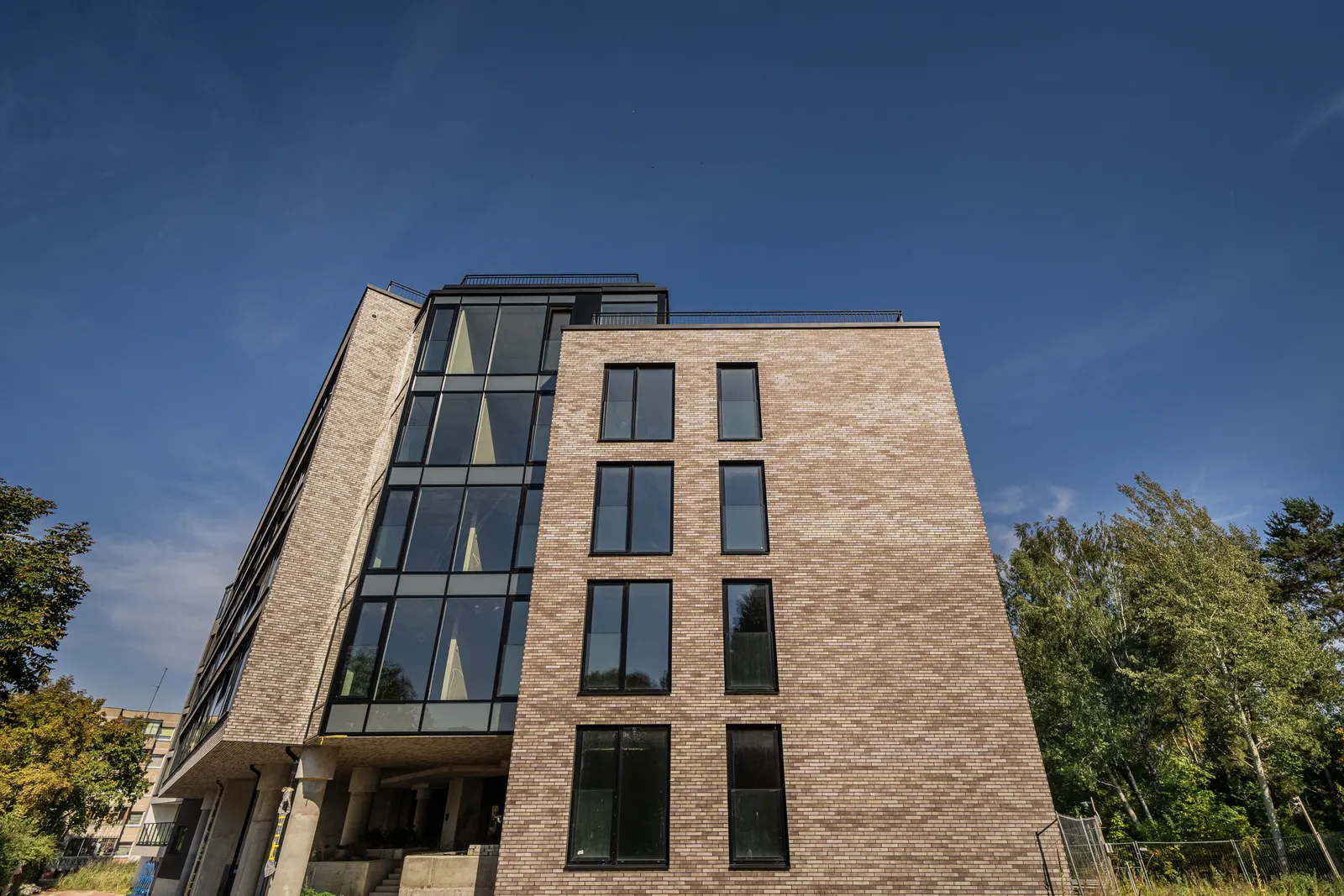 King Klinker Dolomite Peak brick slips on the Yellow Terraces apartments, Vilnius, Lithuania