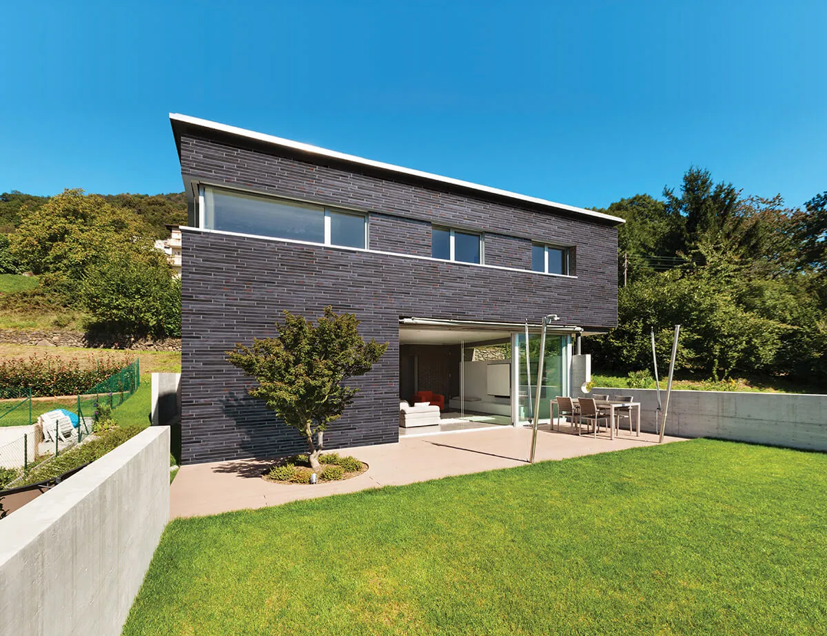 King Klinker Iron Clay brick slips on a building