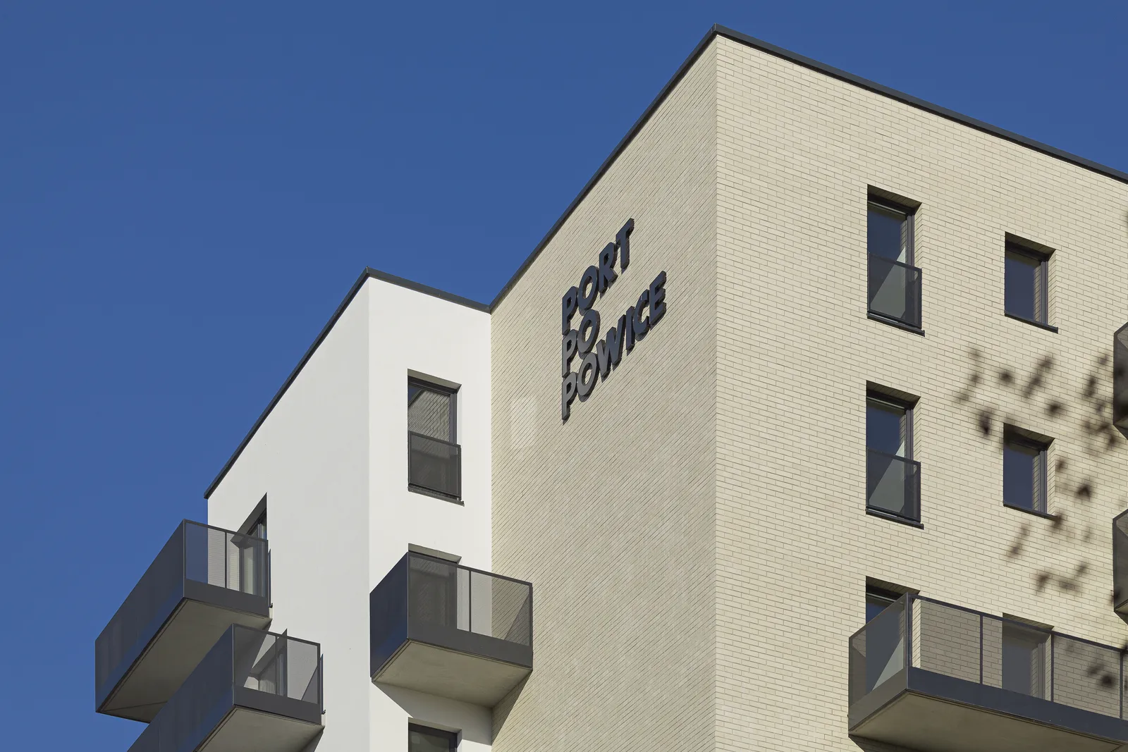 King Klinker Pacific Pearl brick slips on a building