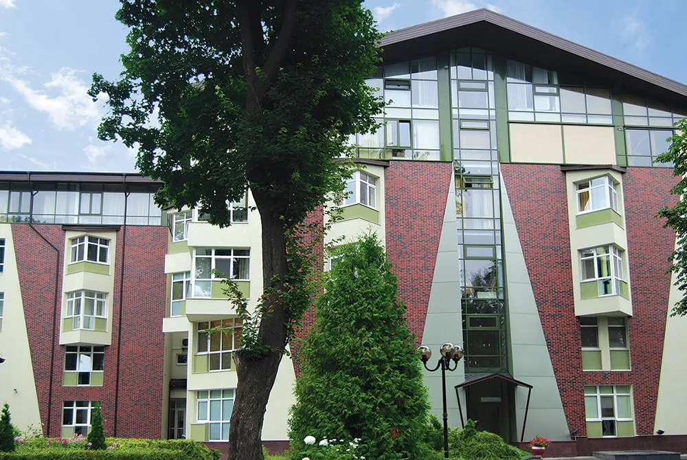King Klinker Wild Wine brick slips on a building