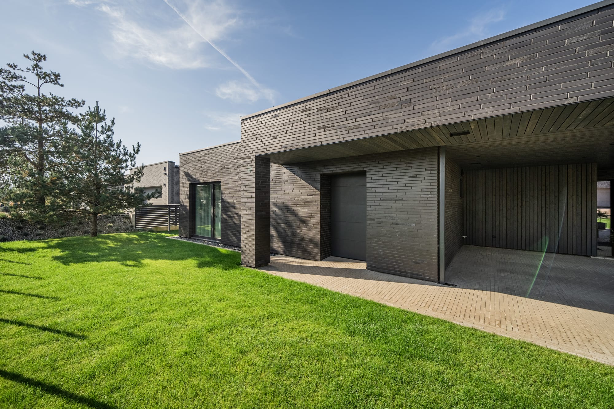 King Klinker Black Heart brick slips, family house, Lithuania