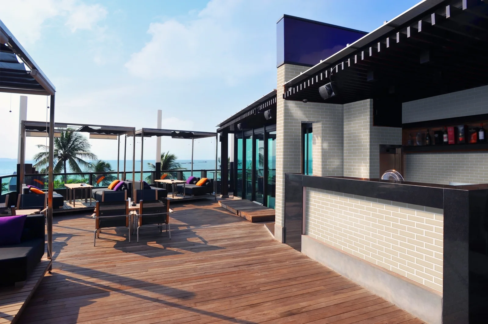 Alabaster Outdoor Bar, MetroBrick 100 Alabaster