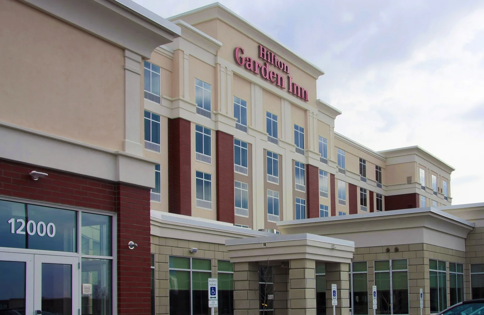 Hilton Garden Inn, MetroBrick thin brick