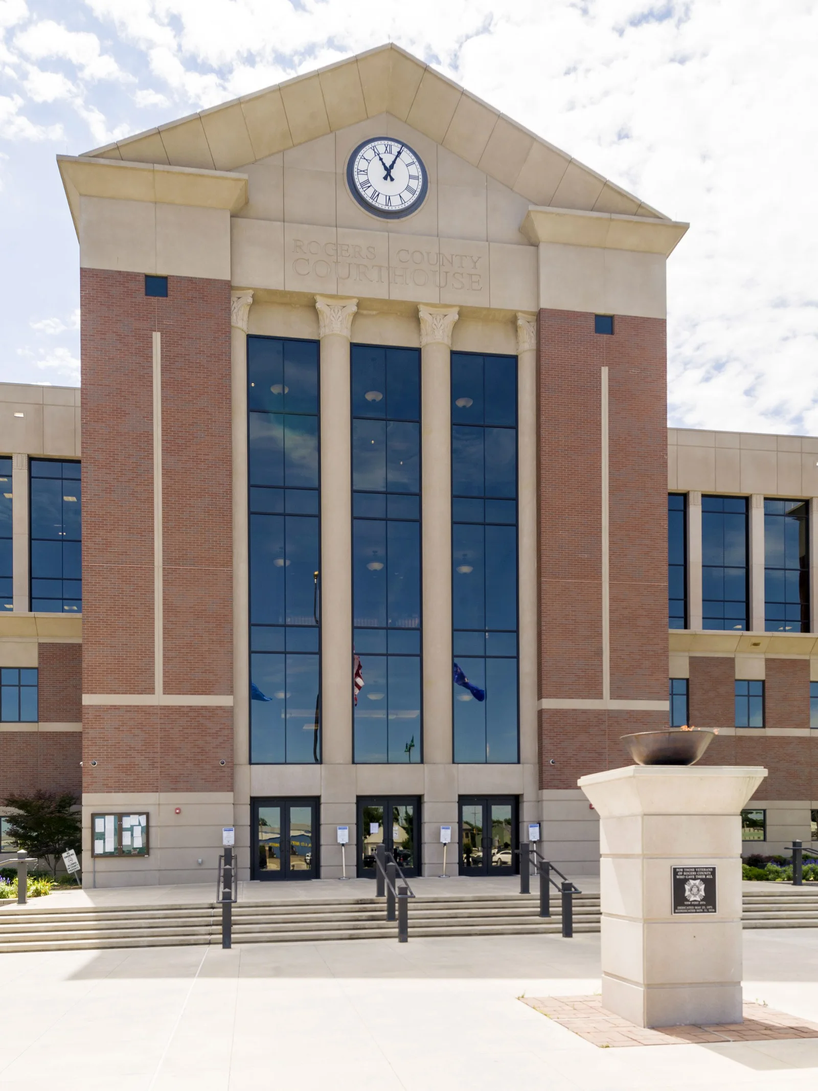 MetroBrick thin brick, precast, Rogers County Courthouse, 