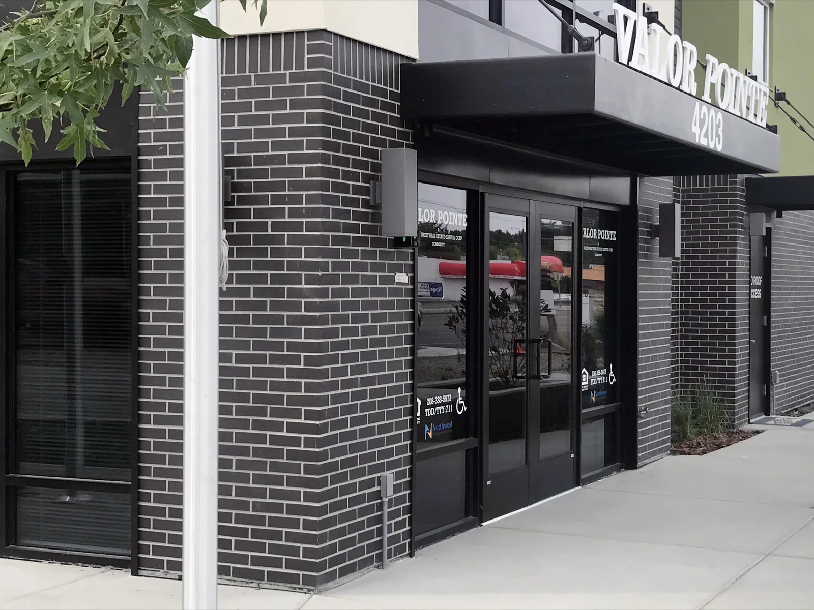 Valor Point, MetroBrick 710 Charcoal